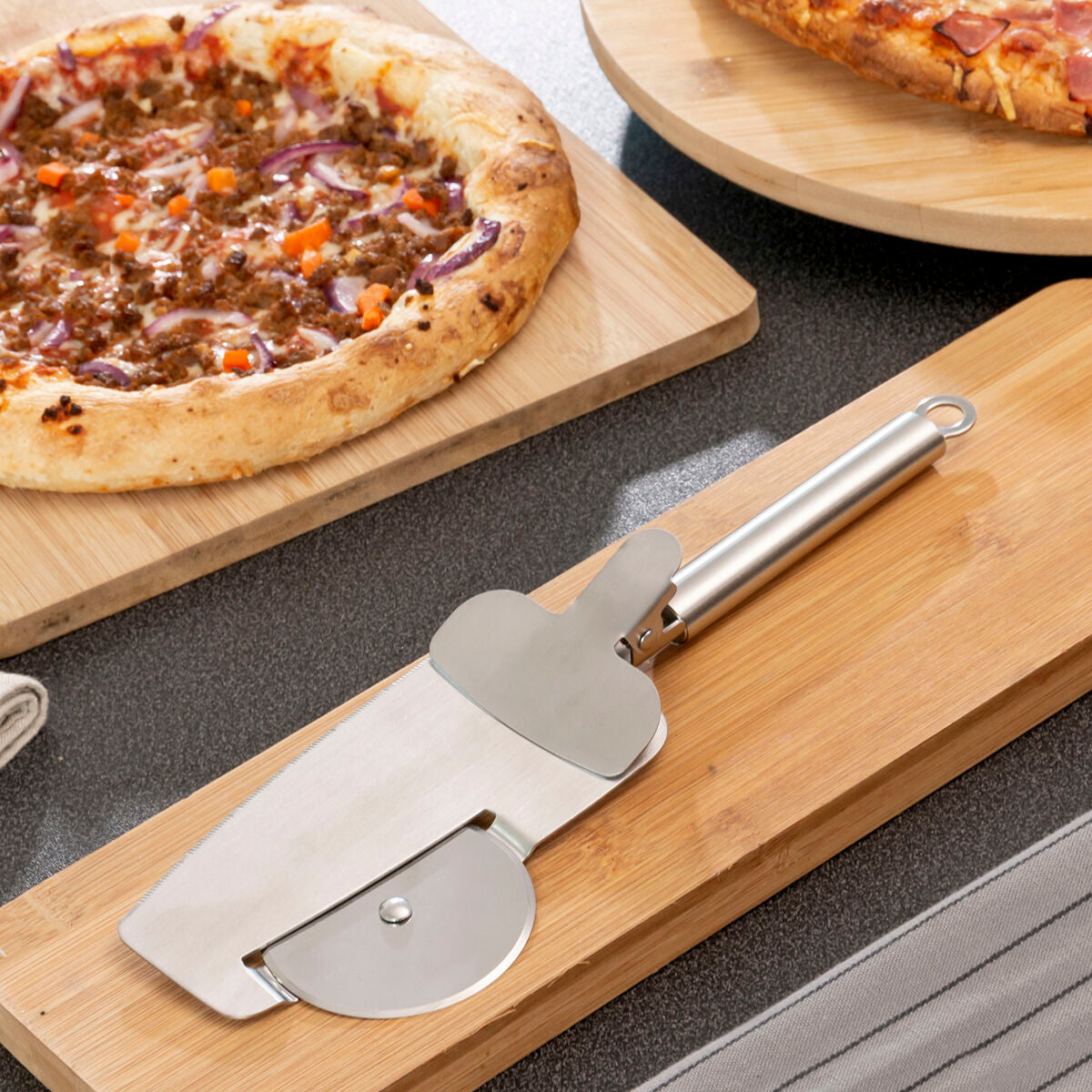 Pizzaleikkuri 4-in-1 - ruostumaton teräs, lasta, annoskauha & turvalukko – pizzaleikkuri pizzapyörä – kuva 1