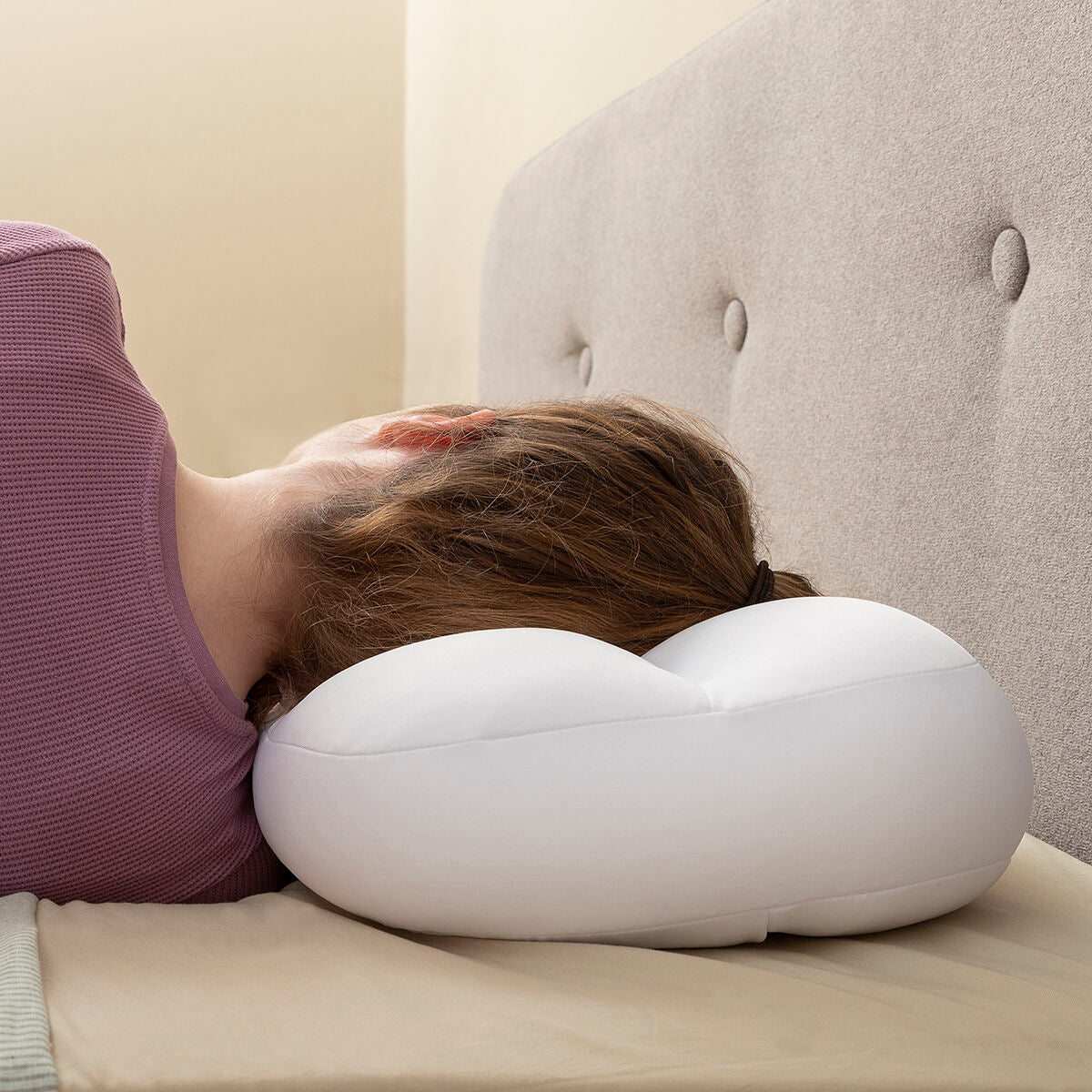 Ryppyjä ehkäisevä tyyny, ergonominen 3D-pilvi matkalle & niskalle ultrakevyt – konepestävä mikropallotäyte – kuva 10