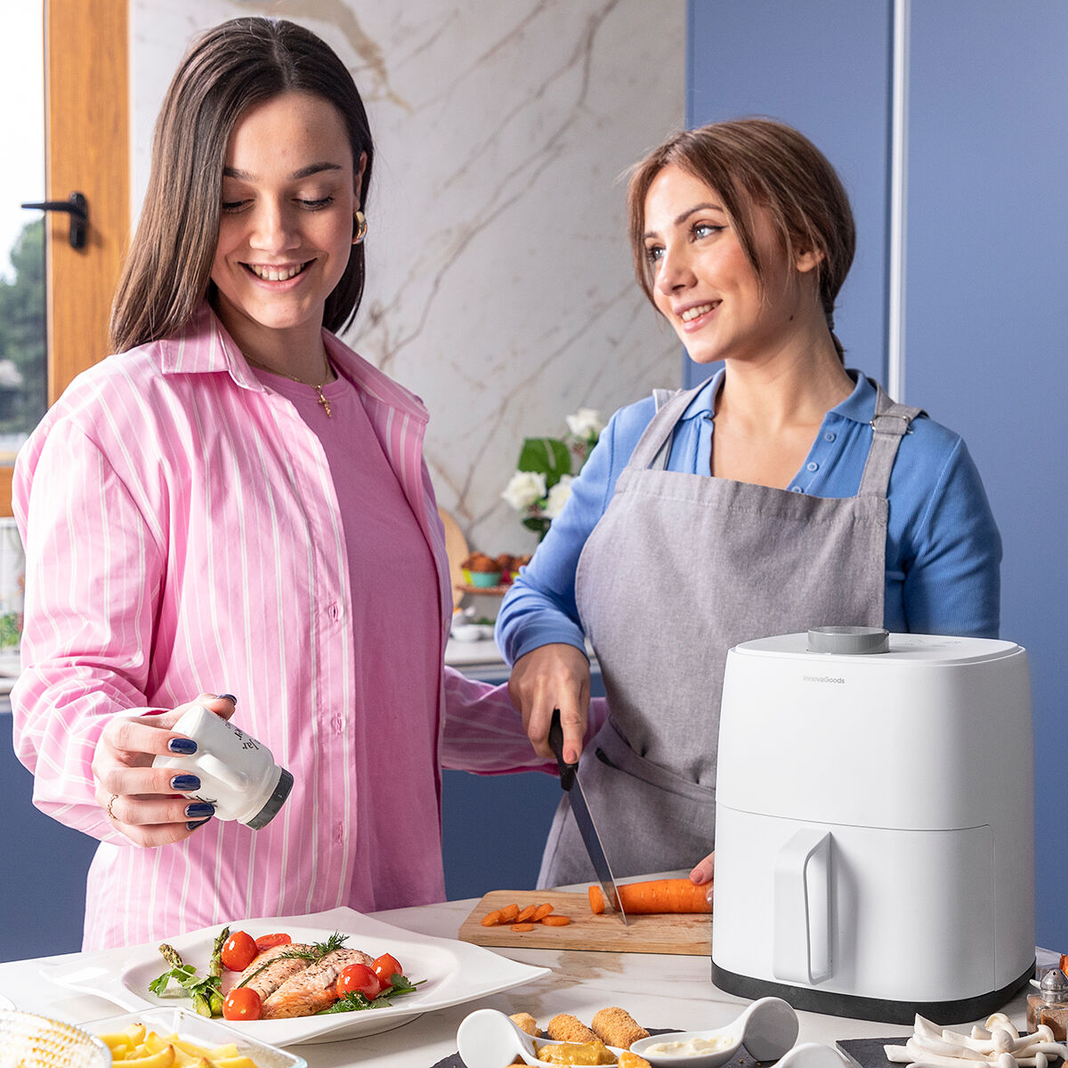 Airfryer 2 L, 1200 W - öljytön airfryer pieniin keittiöihin 360°, valkoinen