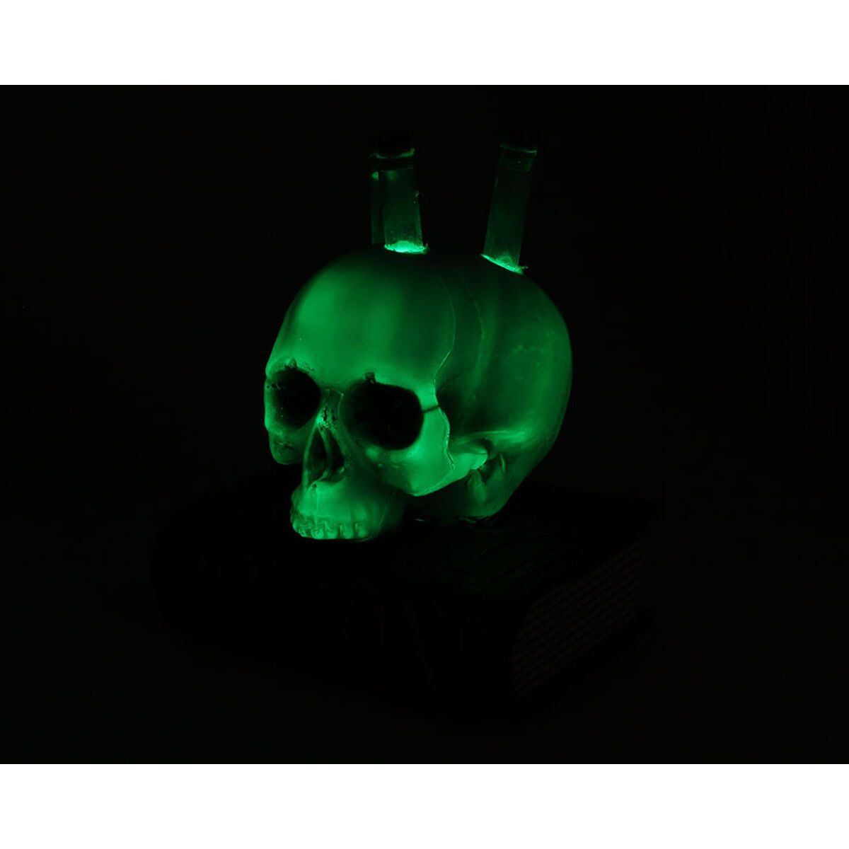 Halloween-koriste kallo, valo & ääniefekti 22 x 17 x 12 cm, pöydälle, juhliin