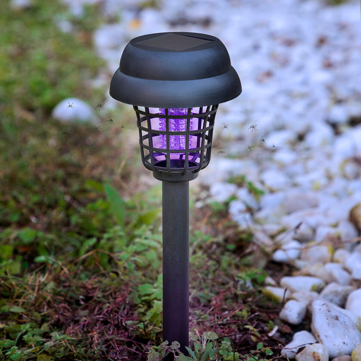 Hyttysansa aurinkokennolla, UV-puutarhalamppu IP44 automaattisella sensorilla