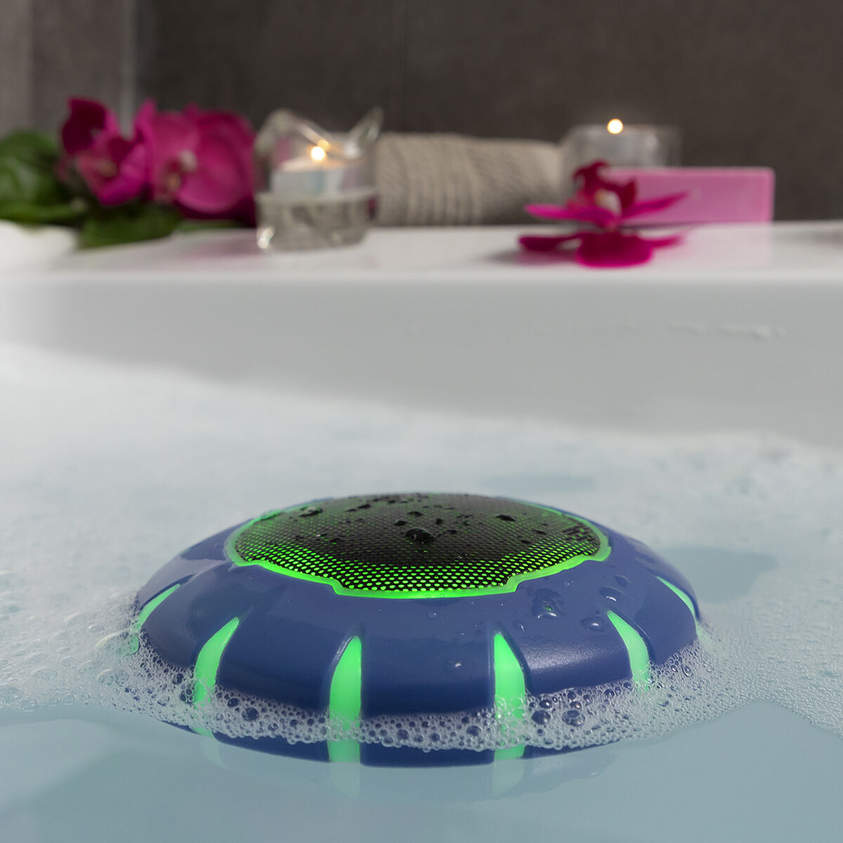 Kelluva Bluetooth-kaiutin IPX7, LED-valo & handsfree, 5W uima-altaaseen