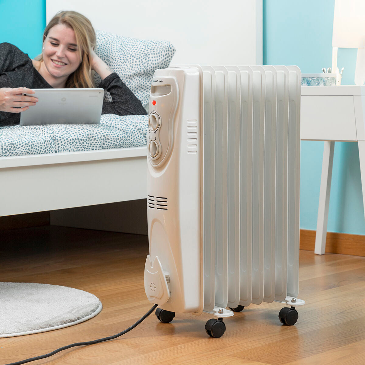 Öljytäytteinen lämpöpatteri 2000 W, 9-lokeroinen, termostaatti & pyörillä