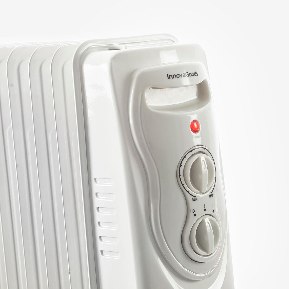 Öljytäytteinen lämpöpatteri 2000 W, 9-lokeroinen, termostaatti & pyörillä