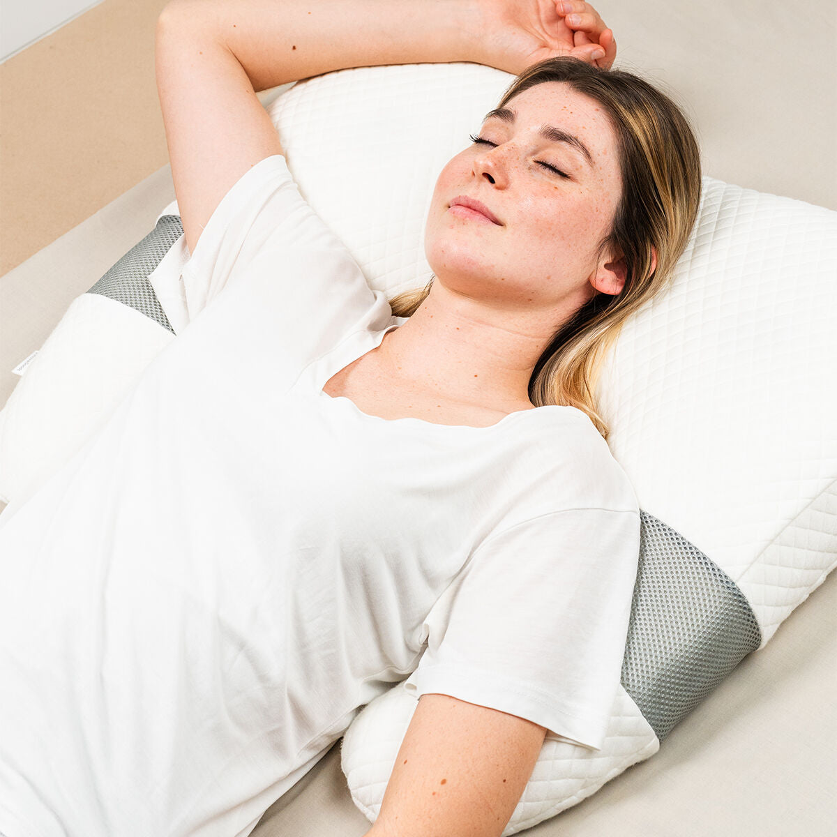 Ergonominen U-tyyny memory foam, kylkinukkujille & selälle, pestävä päällinen – lahja miehelle viskoelastinen vaahto – kuv…