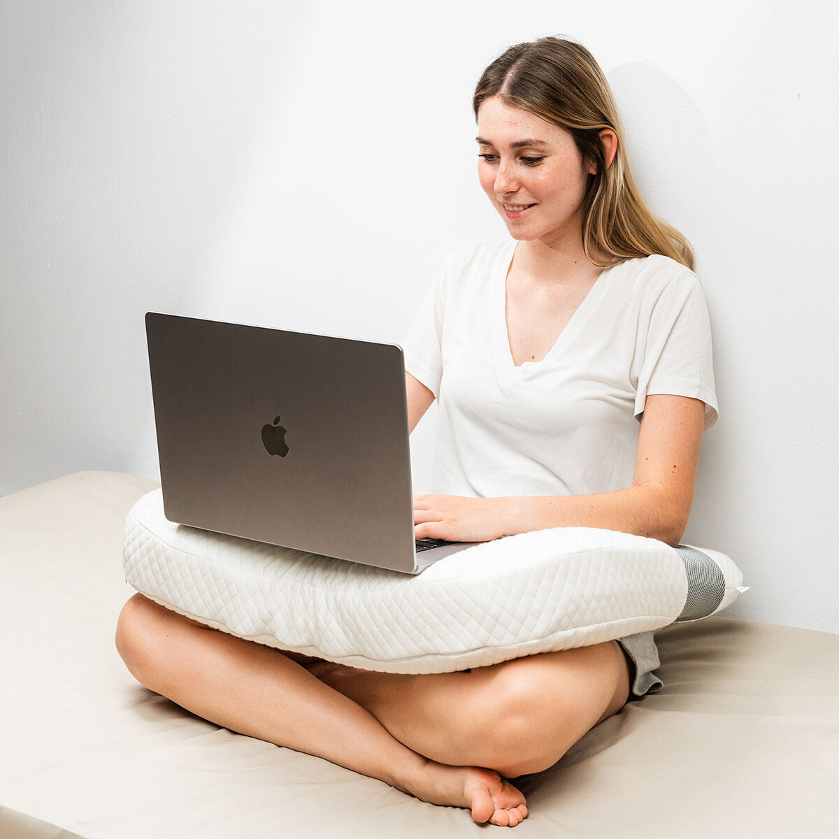 Ergonominen U-tyyny memory foam, kylkinukkujille & selälle, pestävä päällinen – lahja naiselle sivunukkujille – kuva 9