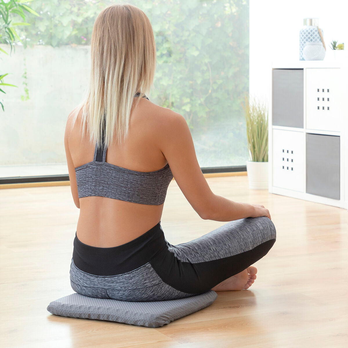 Geeli istuintyyny, hunajakennorakenne, liukumaton 39 x 37 x 3 cm – ergonominen istuintyyny liukumaton pohja – kuva 4