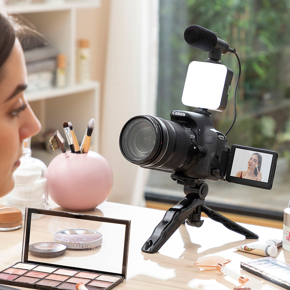 Vloggaussetti puhelimelle, mikrofoni & LED-valo, tripod, BT-kaukosäädin, 6 osaa – Bluetooth-kaukosäädin TikTok-videot – ku…