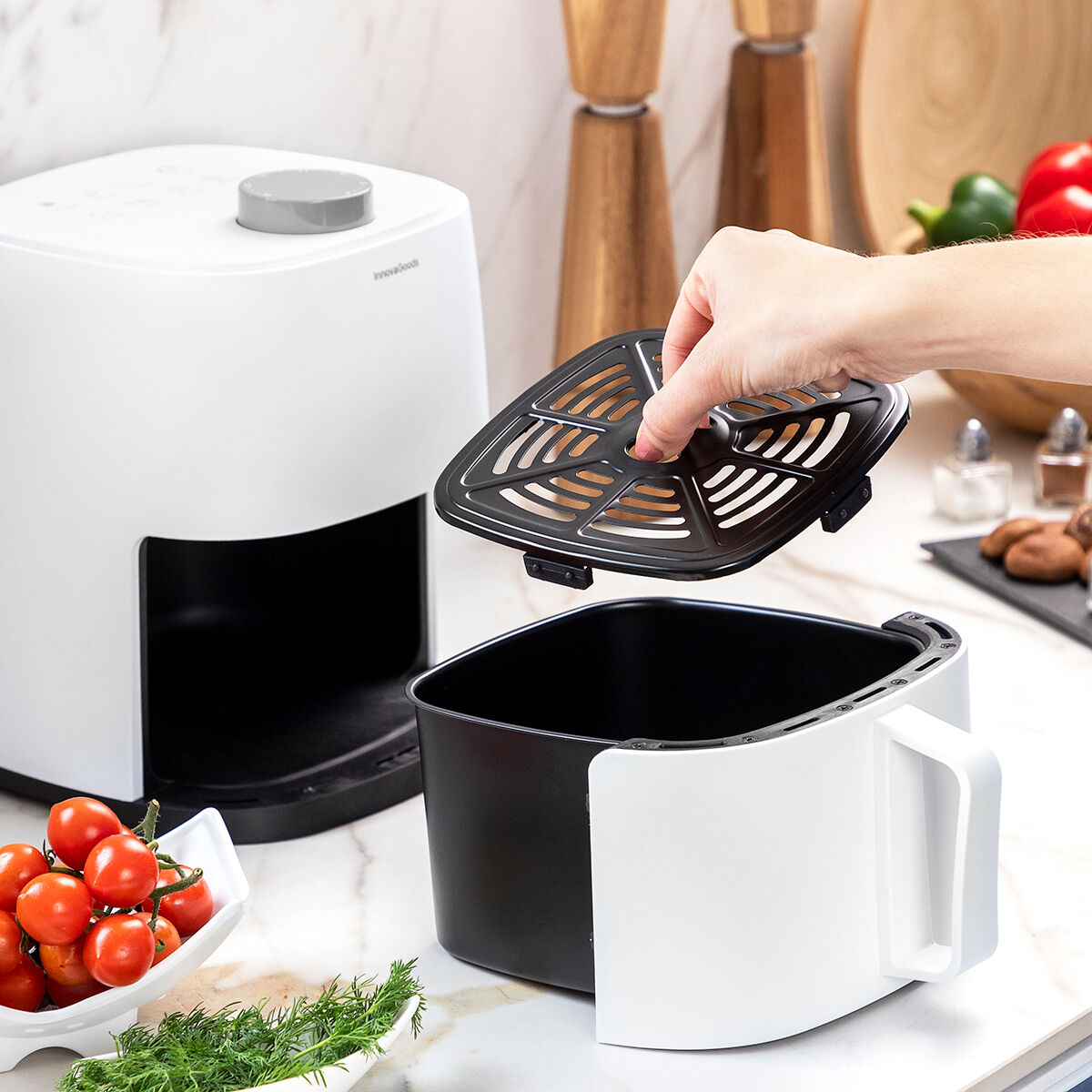 Airfryer 2 L, 1200 W - öljytön airfryer pieniin keittiöihin 360°, valkoinen