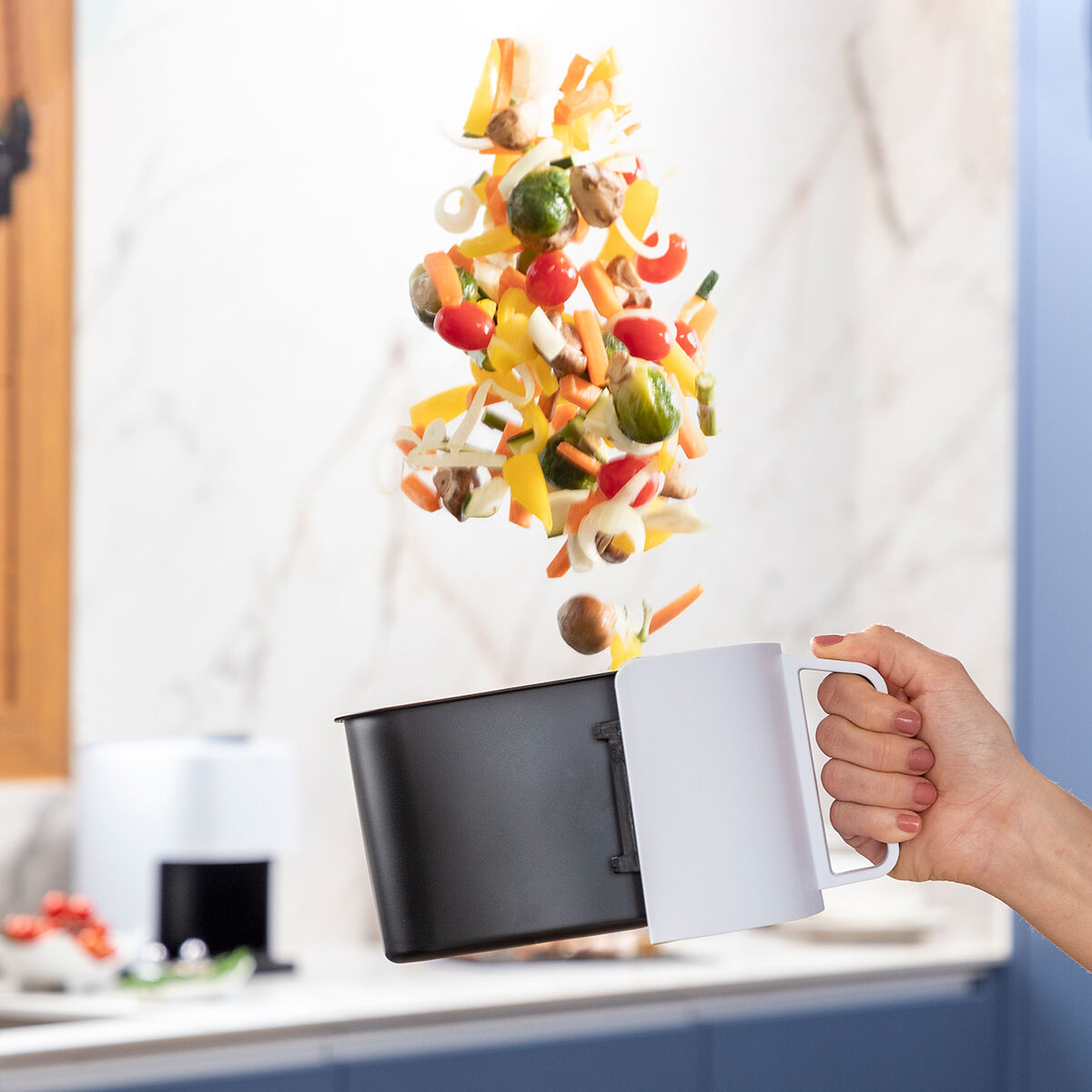 Airfryer 2 L, 1200 W - öljytön airfryer pieniin keittiöihin 360°, valkoinen