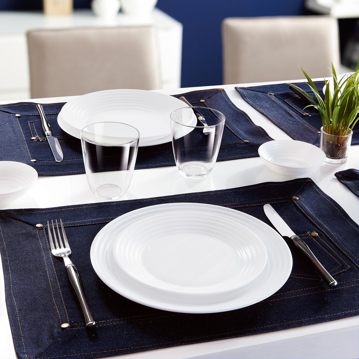 Astiasetti 18 osaa, valkoinen lasi - lautaset 6 hengelle Ø25/23/19 cm