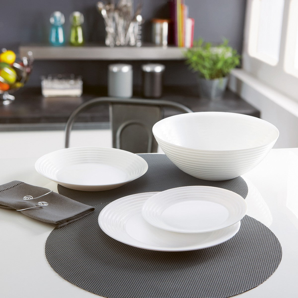 Astiasetti 19 osaa, konepesun kestävä valkoinen lasi, salaattikulho Ø27 cm arkeen