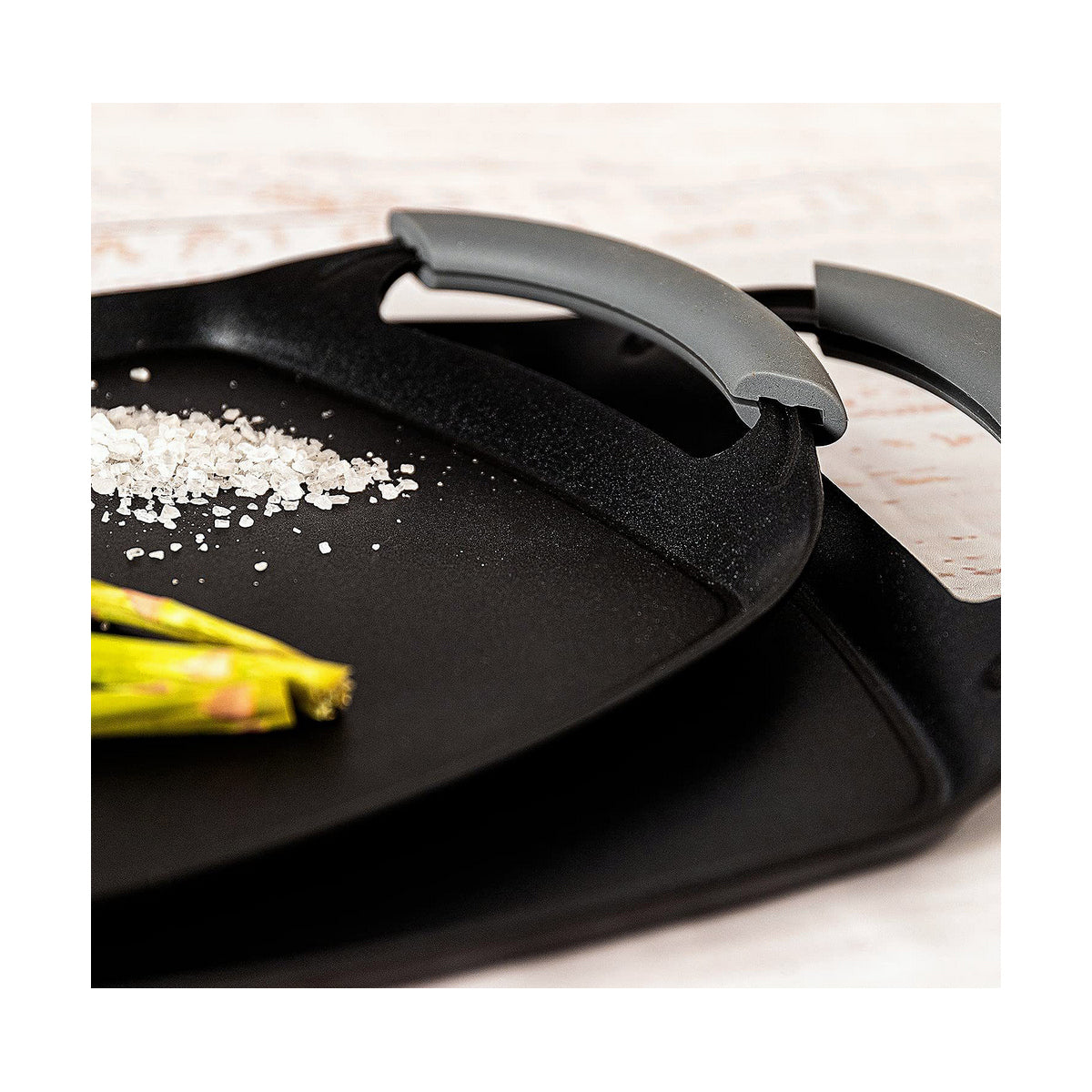 Grillipannu non-stick 47 x 29 cm, musta - silikonikahvat & metallirunko keittiöön