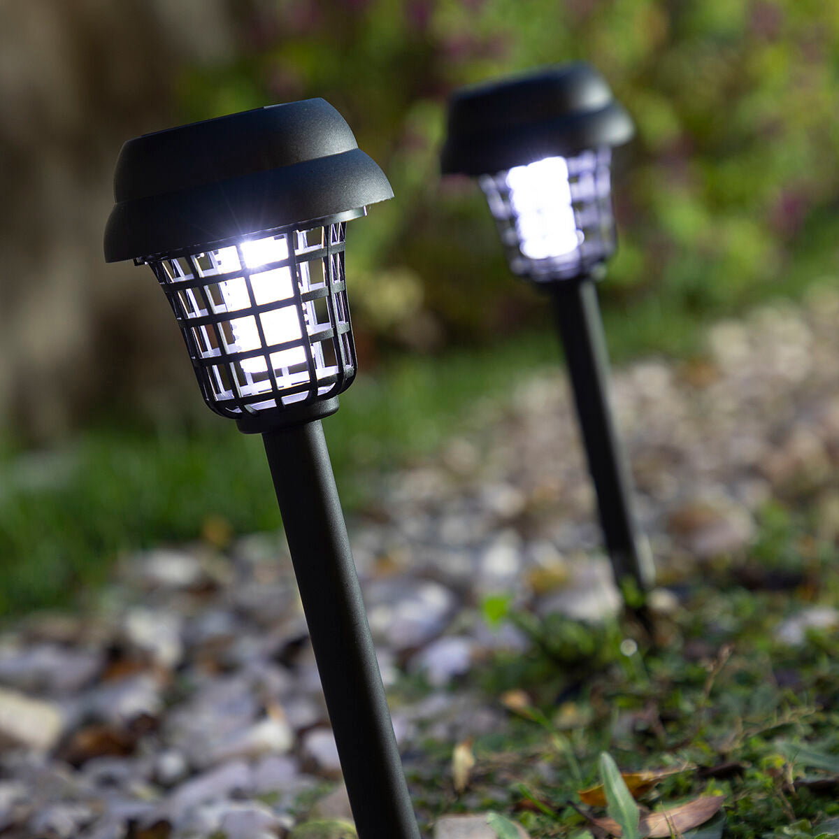 Hyttysansa aurinkokennolla, UV-puutarhalamppu IP44 automaattisella sensorilla
