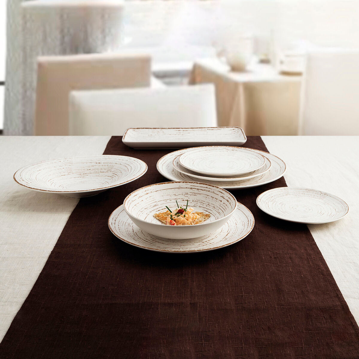 Litteä lautanen 24 cm, keramiikka kaksivärinen, astianpesukoneenkestävä 6 kpl