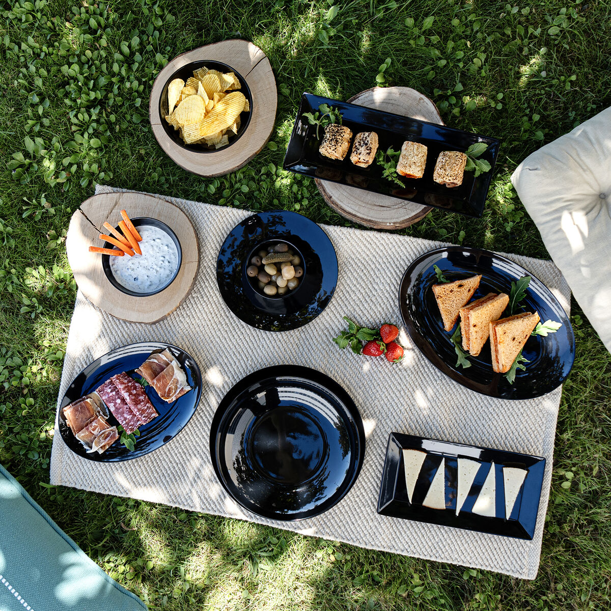 Melamiinilautanen Ø25 cm musta, 24 kpl, litteä ruokailulautanen tarjoiluun