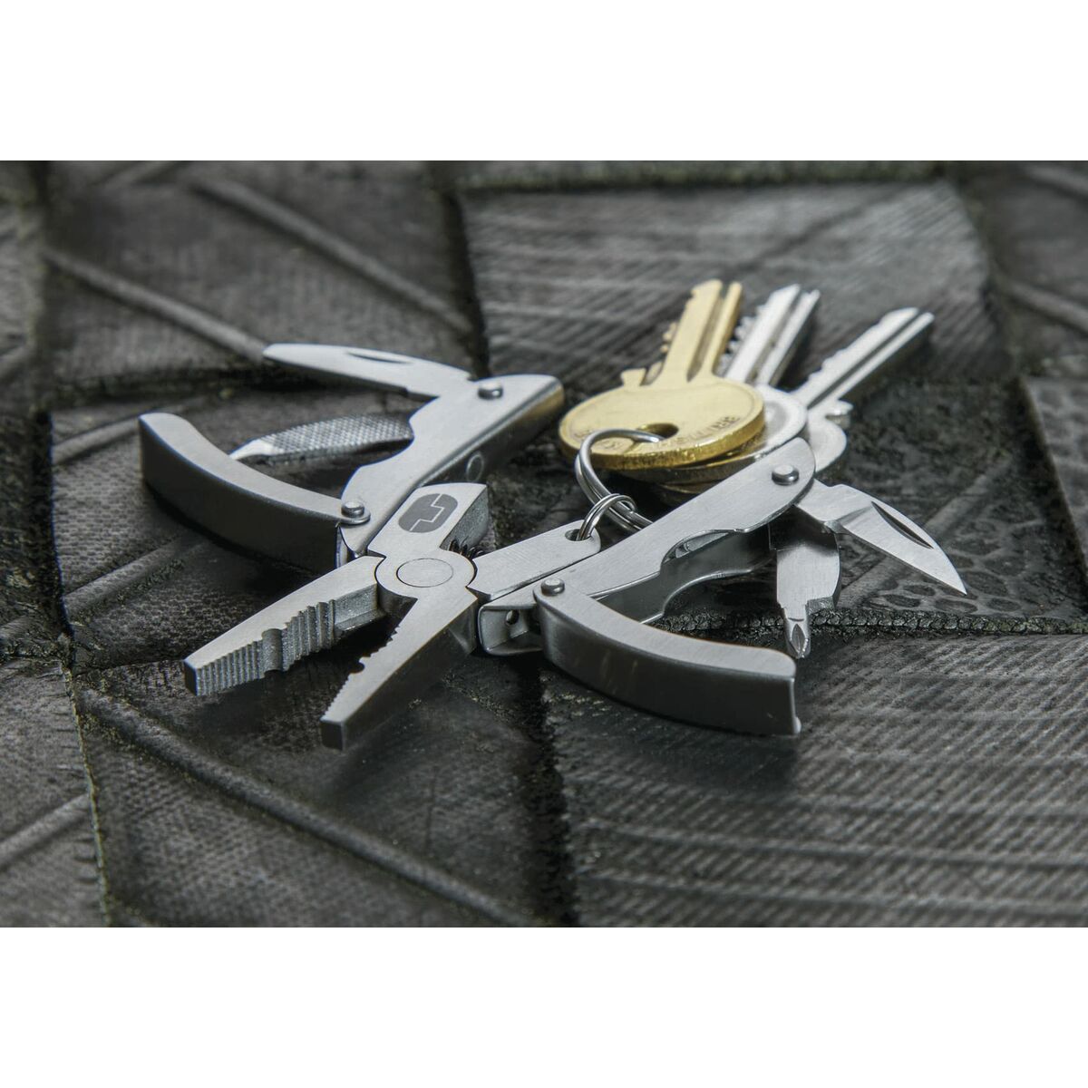 Monitoimityökalu 7-in-1 avaimenperään, ruostumaton - pihdit, veitsi & ruuvitaltta