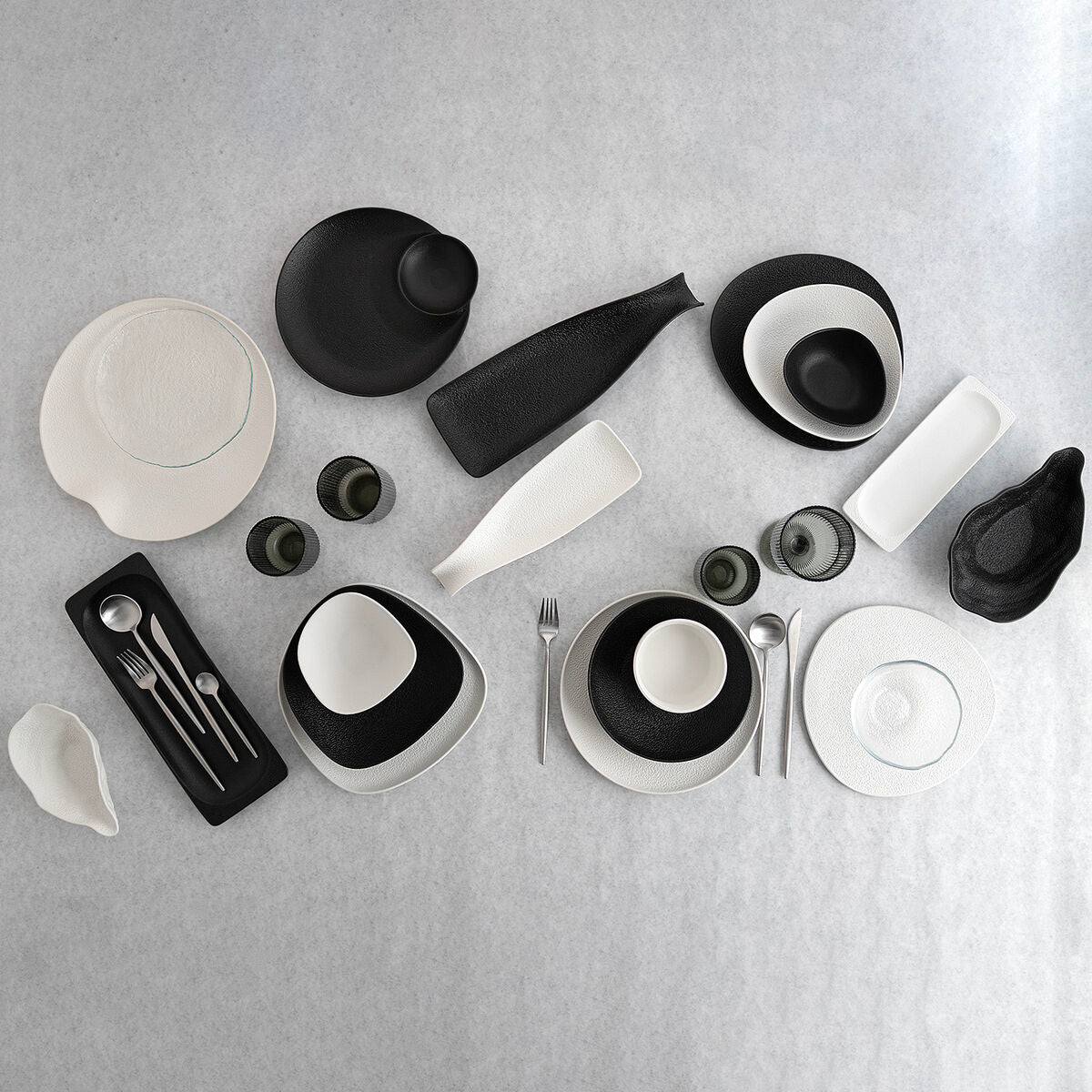 Musta keraaminen lautanen, neliö 21,1 x 20,3 x 2,3 cm, 9 kpl, ruokailuun