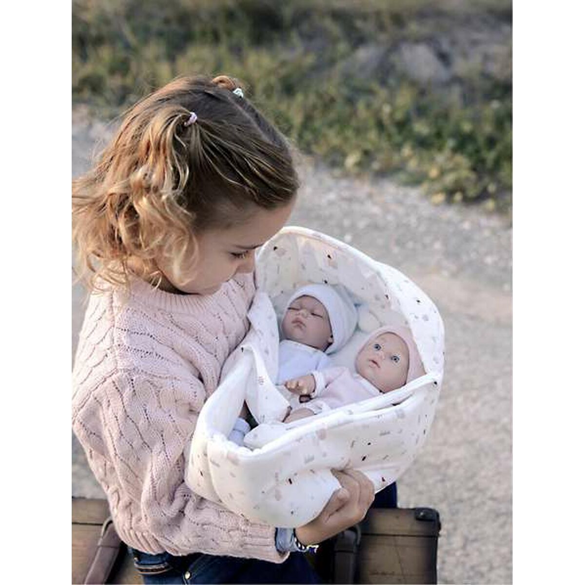 Nukke 26 cm, kantokori mukana, hoiva- ja leikkinukke, yli 3-vuotiaille kotiin