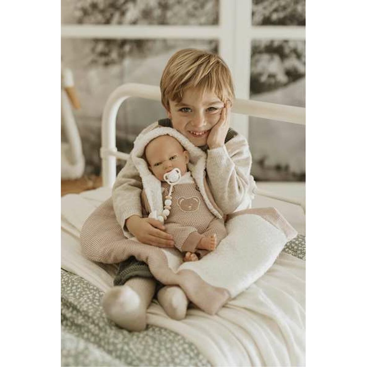 Reborn-nukke 40 cm, realistinen vauvanukke vaaleanpunaisessa puvussa ja viltti