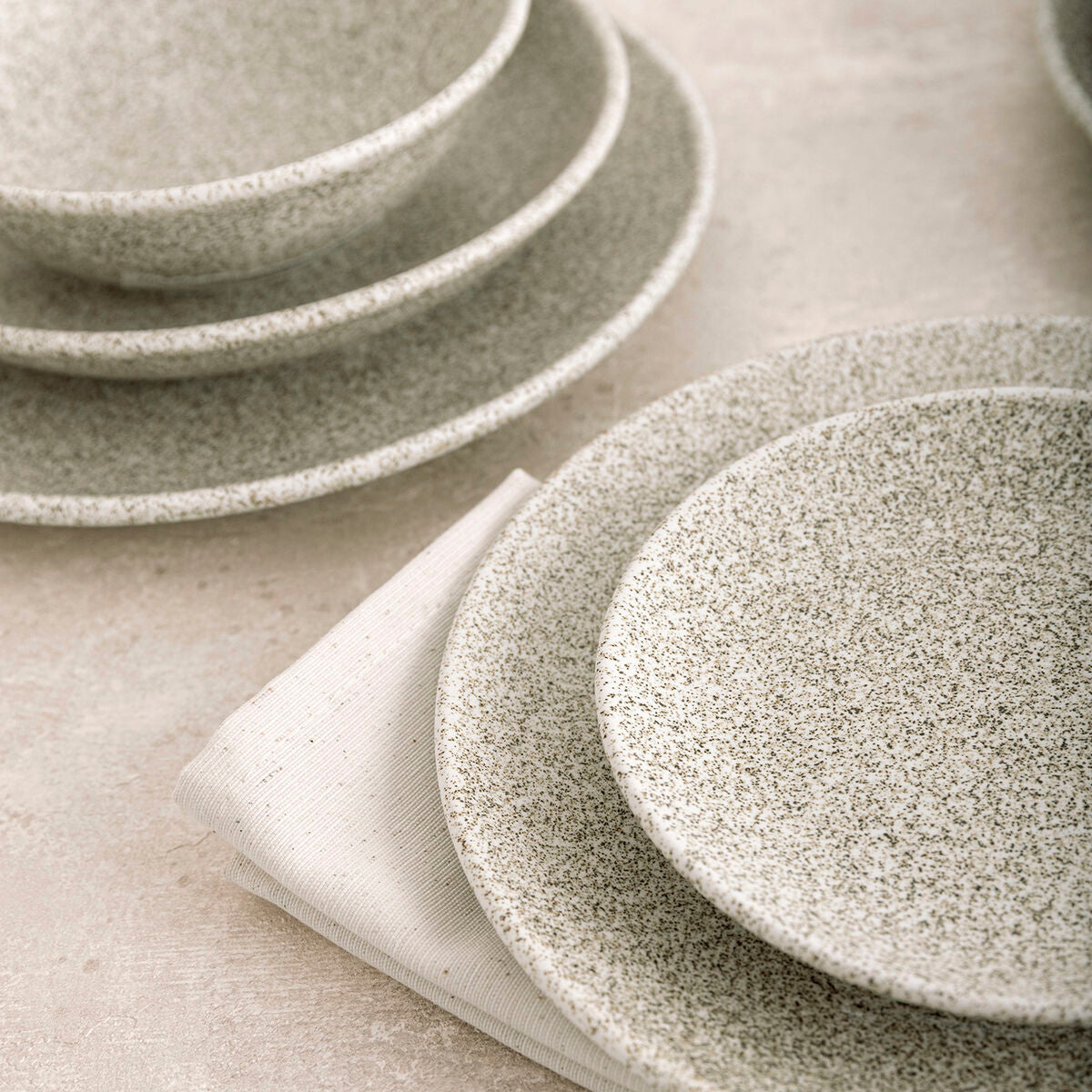 Ruokalautanen Ø 25 cm keraaminen, beige, pinoittava, mikroaaltokestävä, 6 kpl