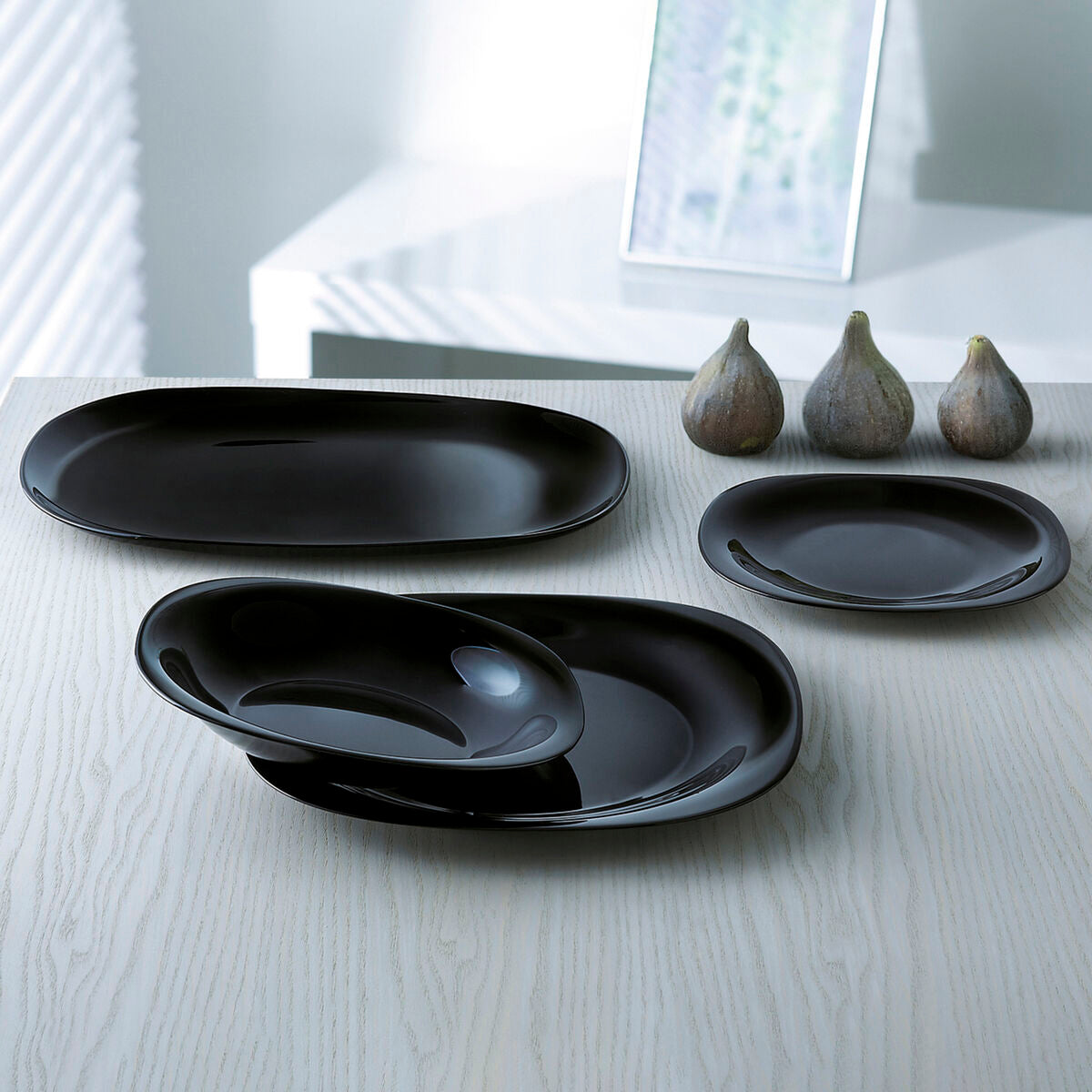 Syvät lautaset 24 kpl Ø 23,5 cm musta lasi, kodin astiastoon - Luminarc Carine