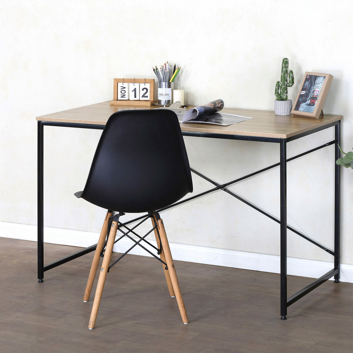 Työpöytä 120 x 71 x 60 cm teräsrunko, melamiinipinta minimalistinen kotitoimistoon