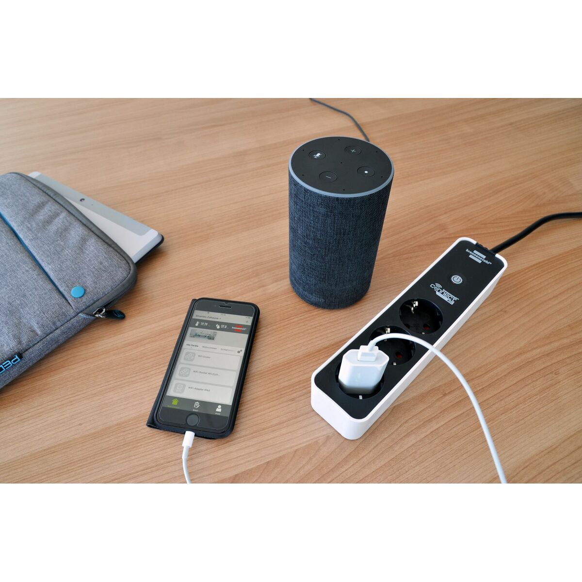 Jatkojohto Wi‑Fi 3600 W, 3x Schuko, 1,5 m, ylijännitesuoja & kytkin kotitoimistoon